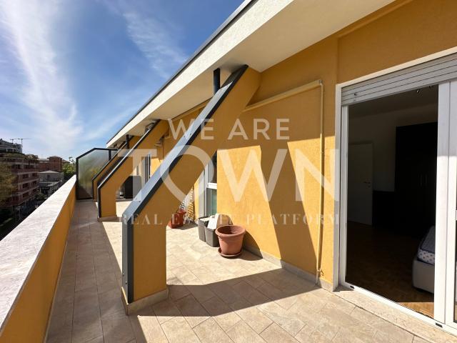 Bilocale con terrazzo via Maffei 10