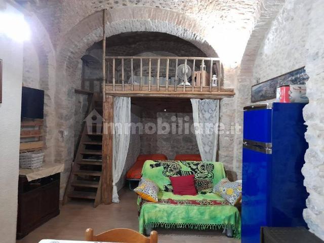 Bilocale corso Umberto I 102, Centro, Badolato