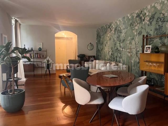 Bilocale corso Monforte 16, San Babila, Milano