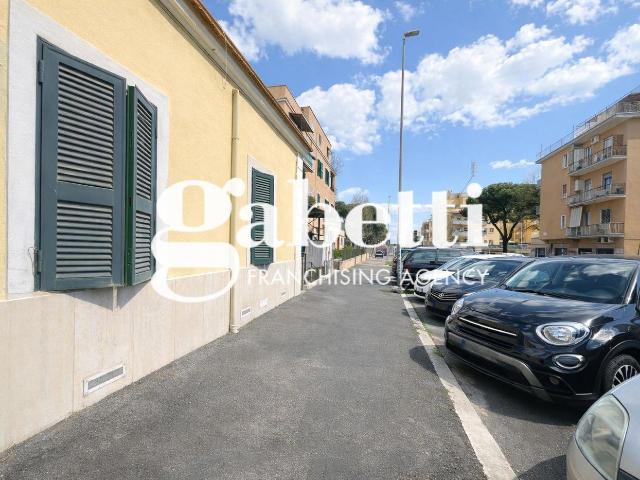 Bilocale da ristrutturare a Roma
