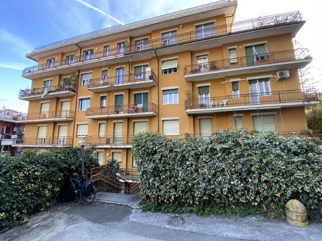 Bilocale da ristrutturare, Chiavari residenziale