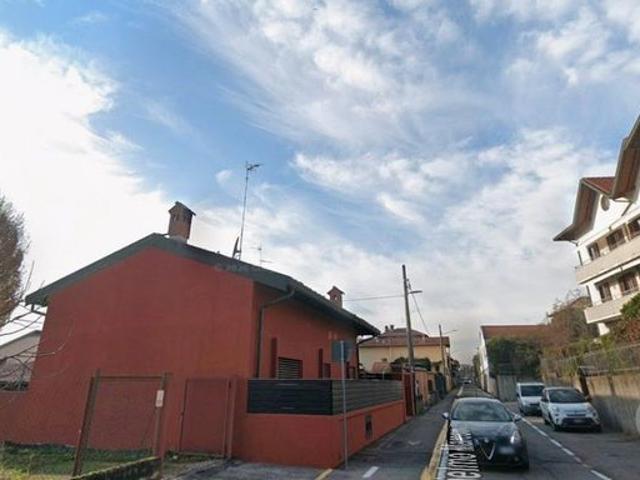 Bilocale di 60mq a Varese con posto auto libero