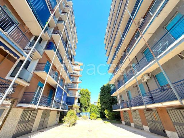 Bilocale in vendita a Cologno Monzese viale Piemonte, 21