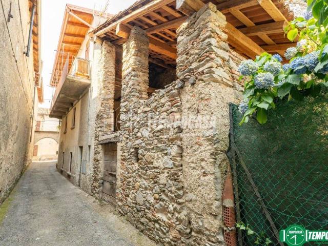 Bilocale in vendita a Comnago, Lesa