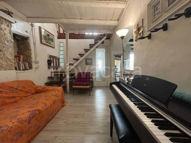 Bilocale in vendita a Cagliari via dei Genovesi, 72, Castello