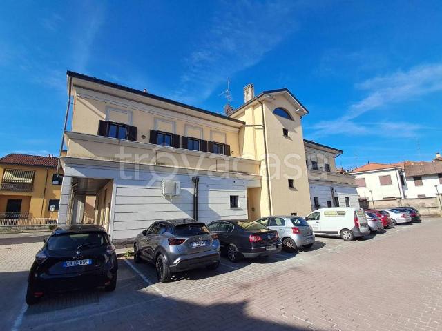 Bilocale in vendita a Caponago via Roma