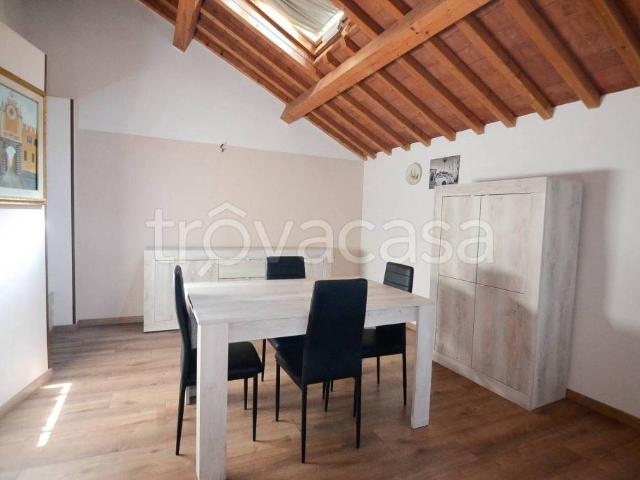 Bilocale in vendita a Capranica via degli Anguillara, 19