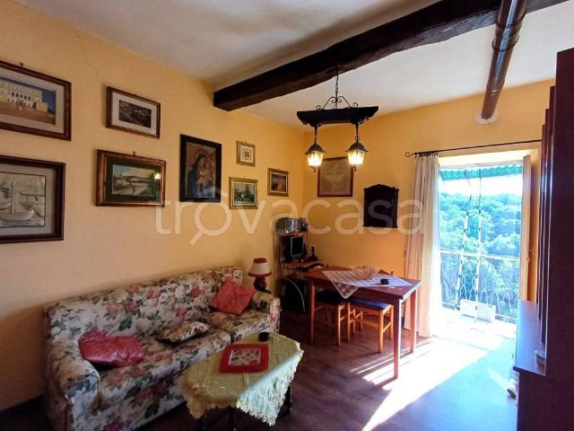 Bilocale in vendita a Caprarola via Borgo Vecchio, 79