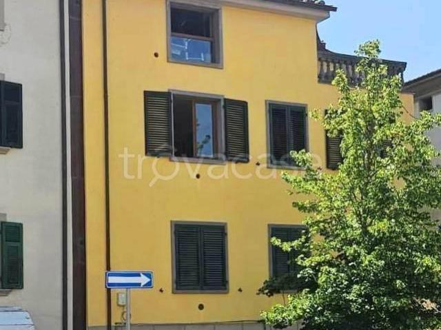 Bilocale in vendita a Castellina Marittima piazza Giaconi