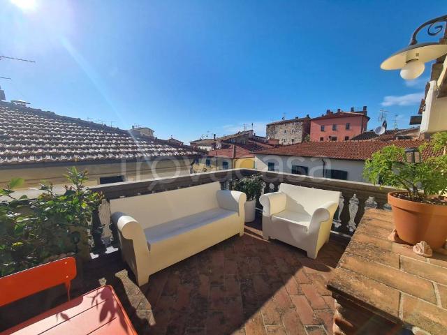 Bilocale in vendita a Castellina Marittima piazza Trieste