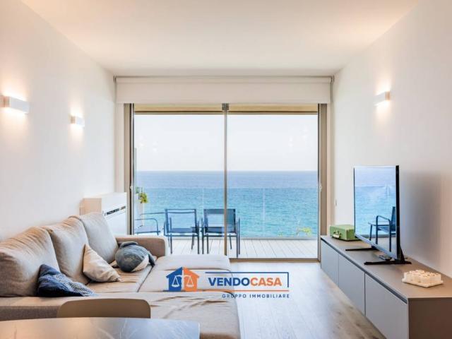 Bilocale in vendita a Celle Ligure via Aurelia Levante, 5c