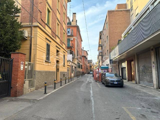 Bilocale in vendita a Bologna via Orfeo, 32, Santo Stefano
