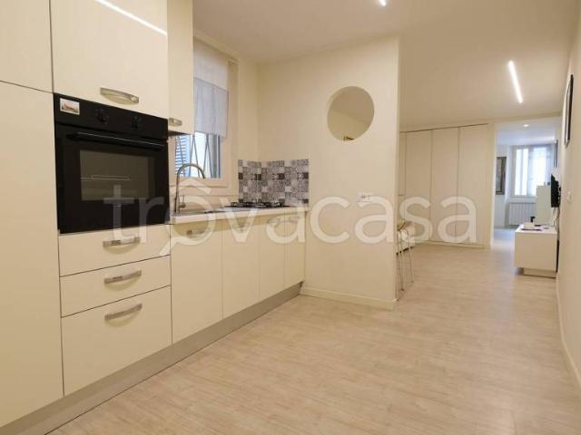 Bilocale in vendita a Bergamo via Pignolo, Centro
