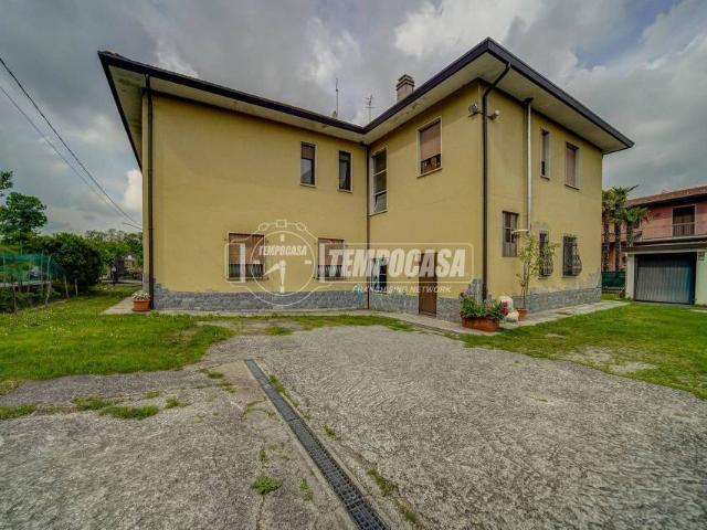 Bilocale in vendita a Biandronno via V. Veneto 38