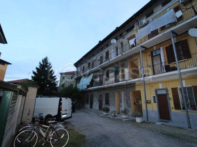 Bilocale in vendita a Buccinasco via Emilia, 29