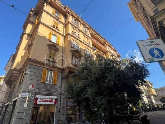 Bilocale in vendita a Genova via Fiasella, Quadrilatero