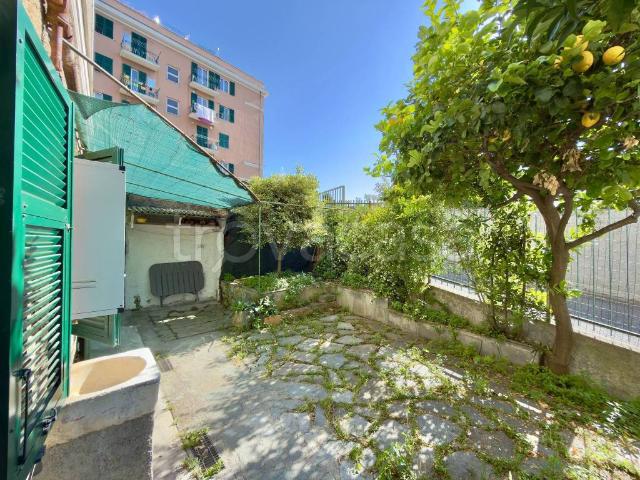 Bilocale in vendita a Genova via Montallegro, 32, Albaro