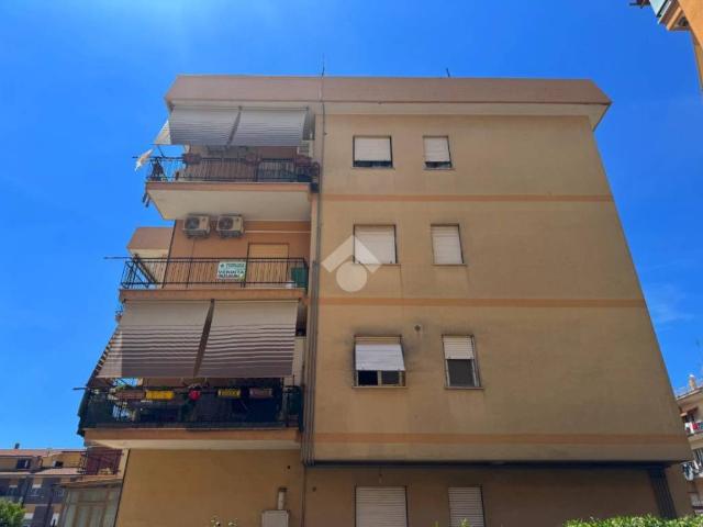 Bilocale in vendita a Genzano di Roma via De Amicis, 51