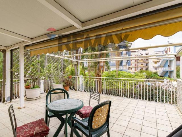 Bilocale in vendita a Giardini Naxos viale jannuzzo, 14