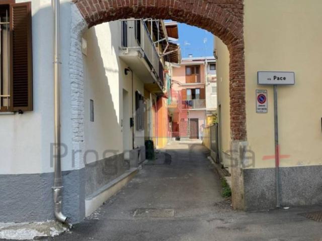 Bilocale in vendita a Fagnano Olona via Umberto Pace, 2