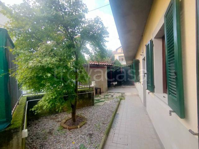 Bilocale in vendita a Lonate Ceppino piazza Dante, 6