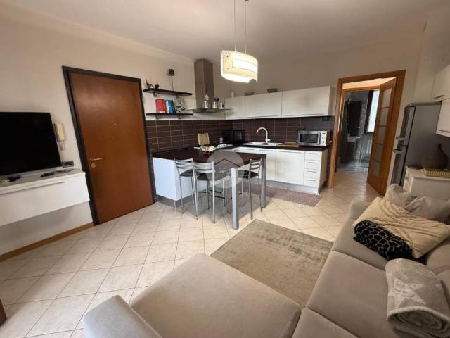 Bilocale in vendita a Lonato del Garda via Tonale, 1, Barcuzzi