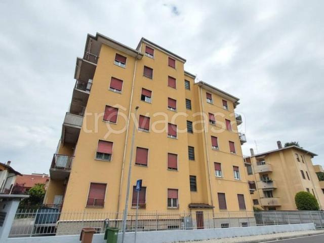 Bilocale in vendita a Legnano via ciro menotti, 104, Flora