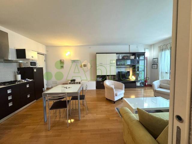 Bilocale in vendita a Lucca via dei bacchettoni, 23/f, Piazza Anfiteatro Torre Guinigi