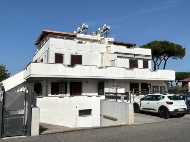 Bilocale in vendita a Marino via j. F. Kennedy, 138, Frattocchie