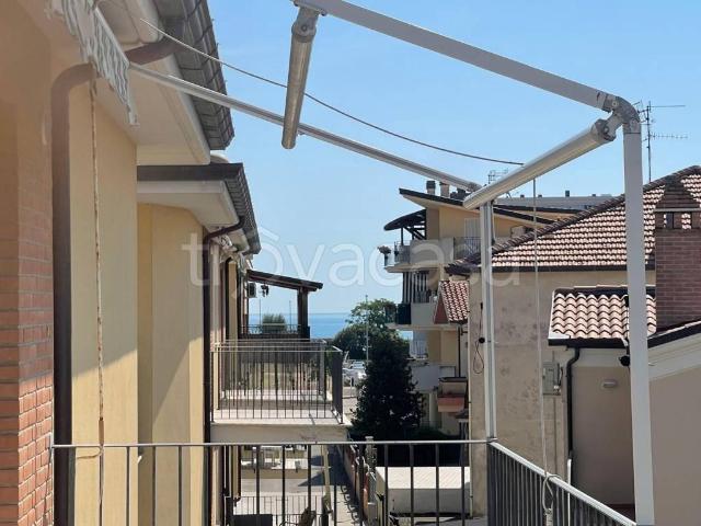 Bilocale in vendita a Martinsicuro via Capri, Villa Rosa