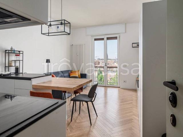 Bilocale in vendita a Milano, Corso San Gottardo