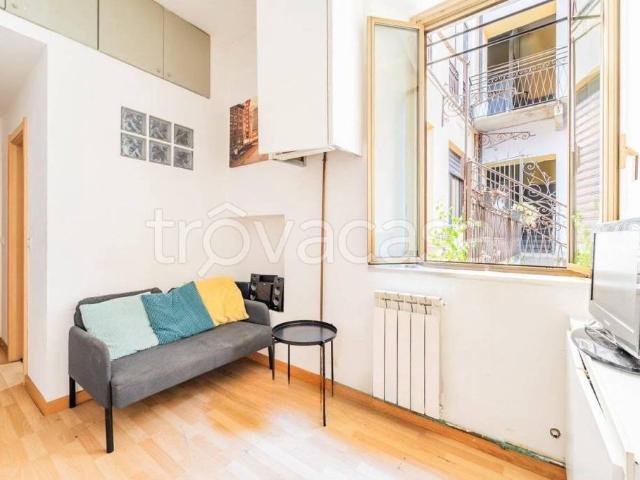 Bilocale in vendita a Milano, Corso San Gottardo