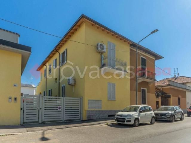 Bilocale in vendita a Milano, Tre Castelli Faenza