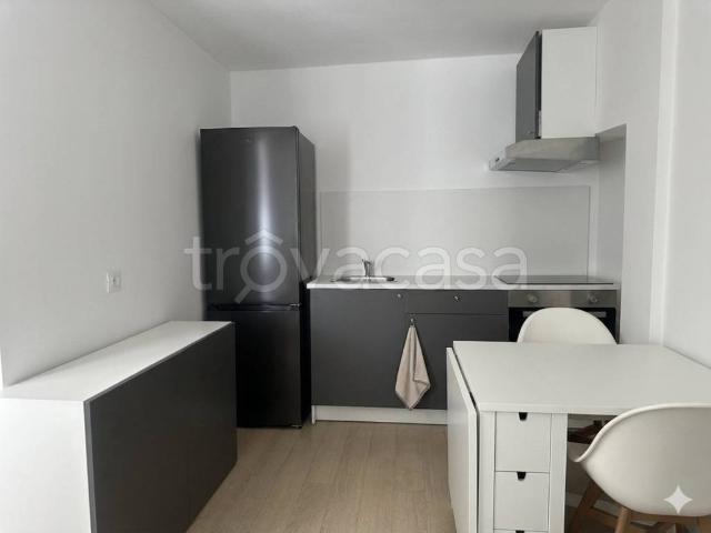 Bilocale in vendita a Milano via Valsugana, 19