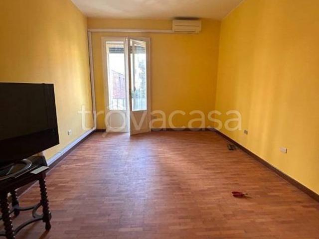 Bilocale in vendita a Milano via Ariberto, Corso Genova