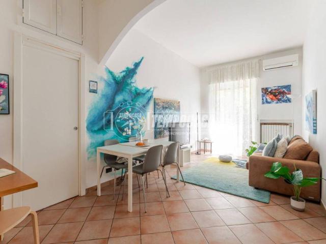 Bilocale in vendita a Milano via Carlone 2, Bande Nere