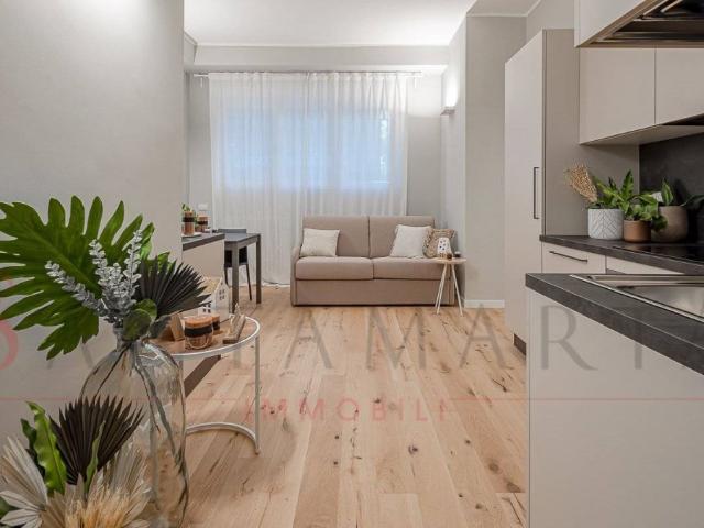 Bilocale in vendita a Milano via Francesco Primaticcio, Bande Nere