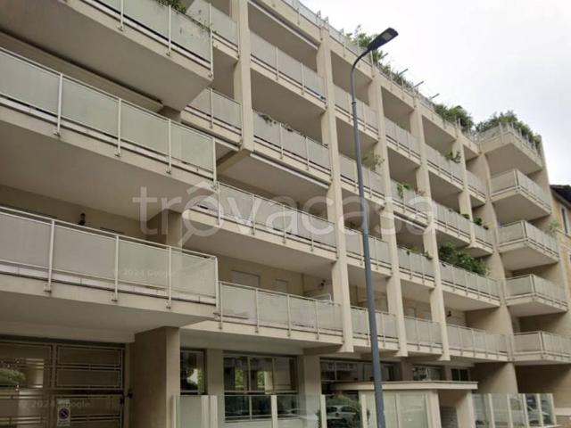 Bilocale in vendita a Milano via Giulio Belinzaghi, 5, Farini
