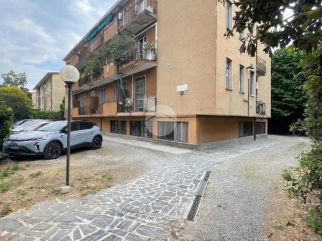 Trilocale in vendita a Milano via Giuseppe Carozzi, 30, Inganni