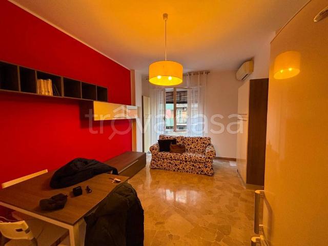 Bilocale in vendita a Milano via Lorenteggio, 31, Piazza Napoli