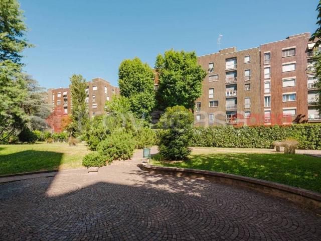 Bilocale in vendita a Milano via Pietro Rondoni, 11, Tripoli Soderini