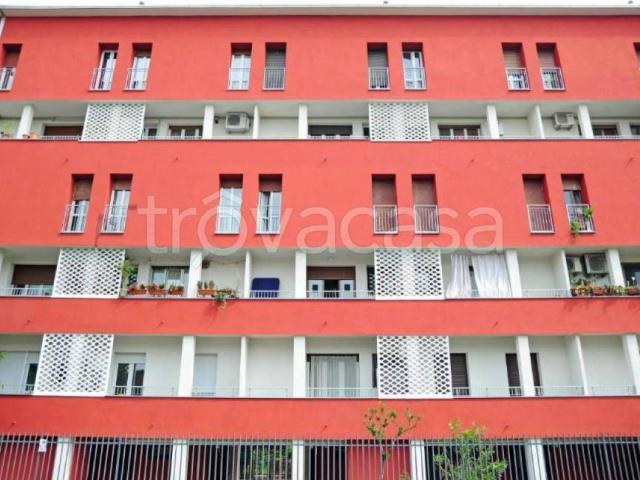 Bilocale in vendita a Milano via San Giusto, San Carlo