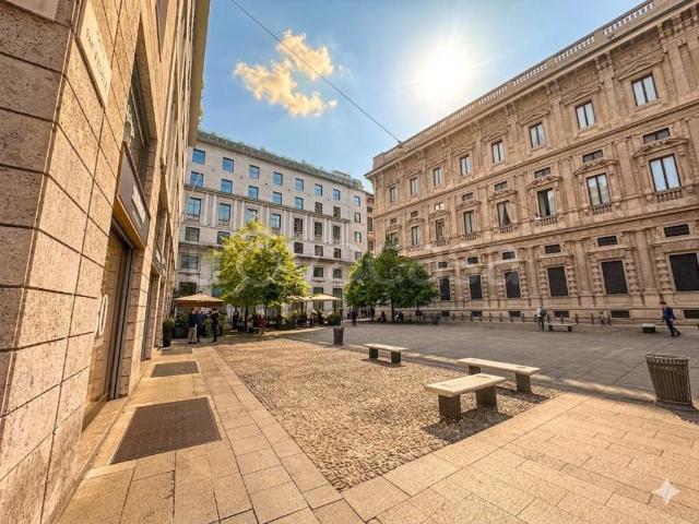 Bilocale in vendita a Milano via Fosse Ardeatine, Duomo, Vittorio Emanuele