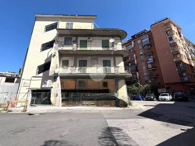 Bilocale in vendita a Napoli, Fuorigrotta