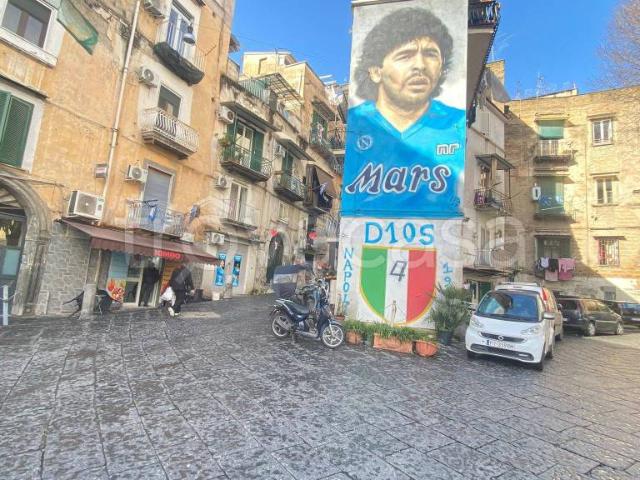 Bilocale in vendita a Napoli piazza Miracoli, Sanità