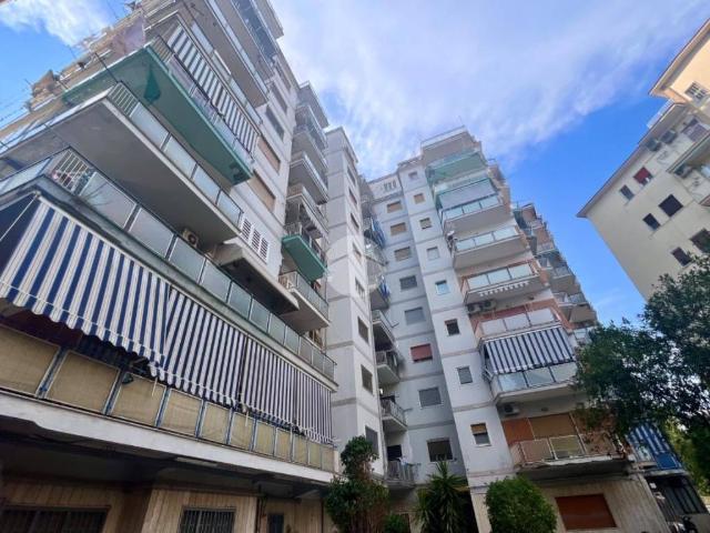 Bilocale in vendita a Napoli, San Carlo all'Arena