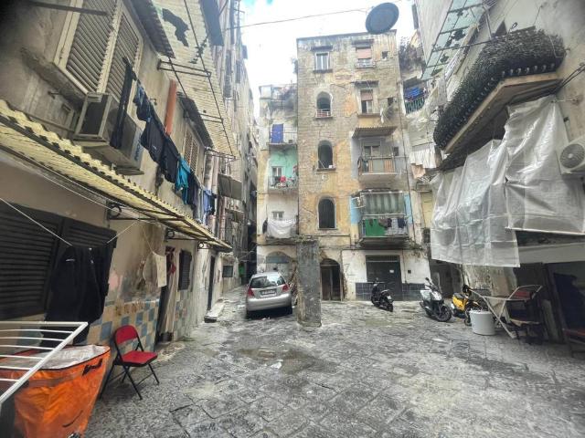 Bilocale in vendita a Napoli, Tribunali