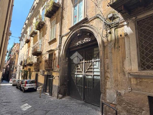 Bilocale in vendita a Napoli vico San Gaudioso, 20, Centro Storico