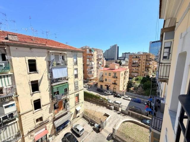 Bilocale in vendita a Napoli via Zara, Centro Direzionale