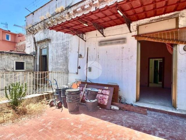 Bilocale in vendita a Napoli via atri, 7, Centro Storico